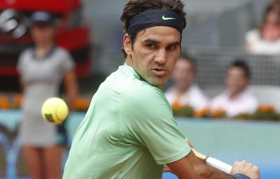 Federer regresa y liquida al checo Radek Stepanek