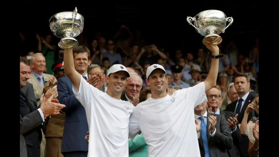 Bob y Mike Bryan campeones en dobles
