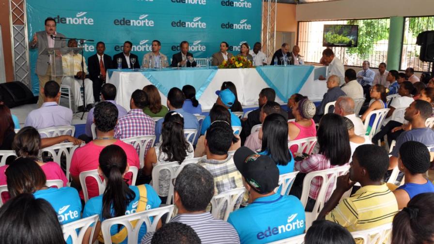 Instalan sistema eléctrico prepago en Santiago