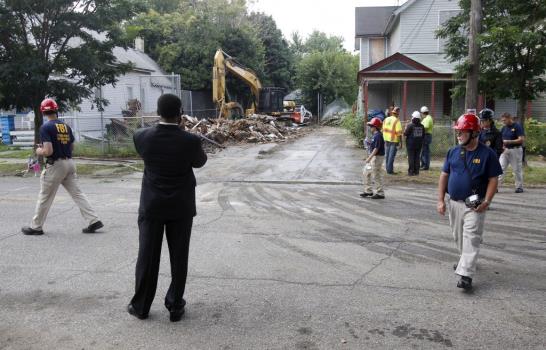 Demuelen la casa de los horrores del secuestrador de Cleveland