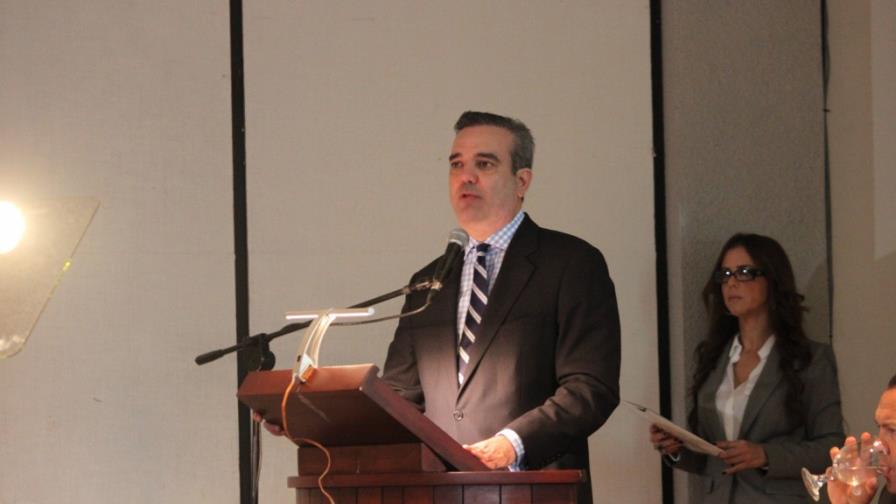 Luis Abinader pide asumir la seguridad como una inversión