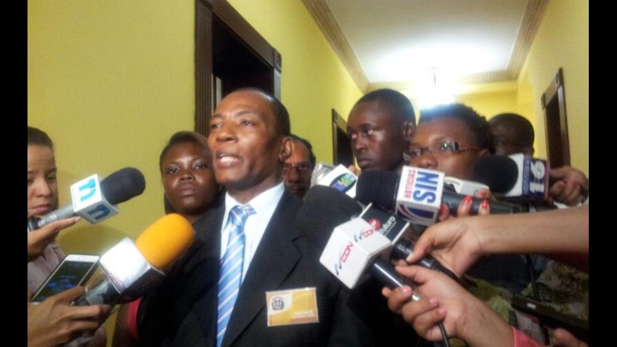 Gobierno consultaría sectores para solucionar casos indocumentados