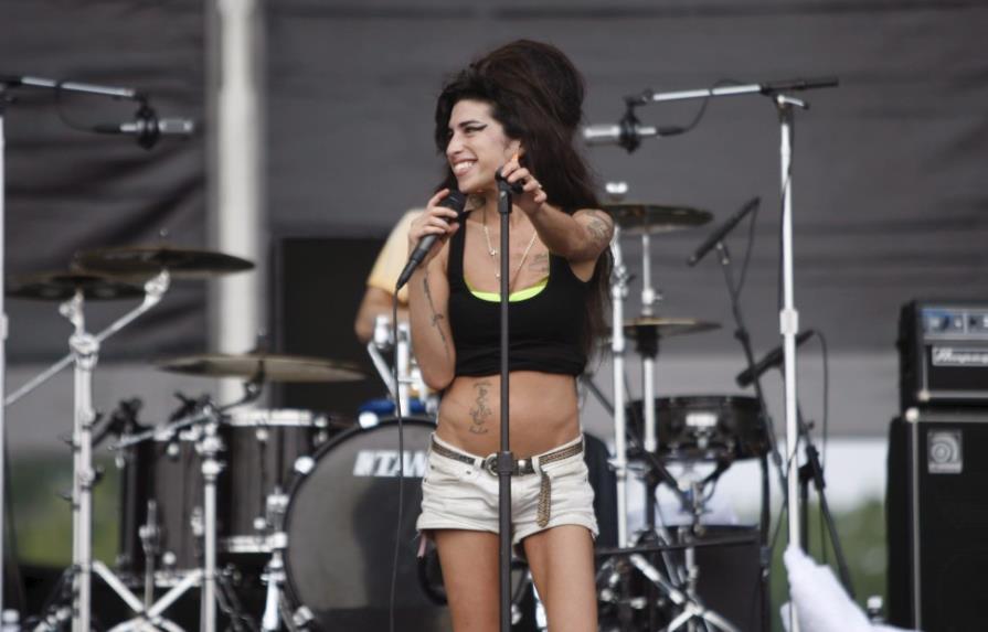 Una nueva investigación confirma que Winehouse murió por exceso de alcohol