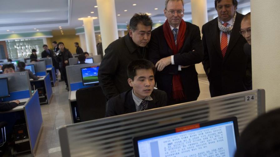 Presidente de Google visita universidad norcoreana