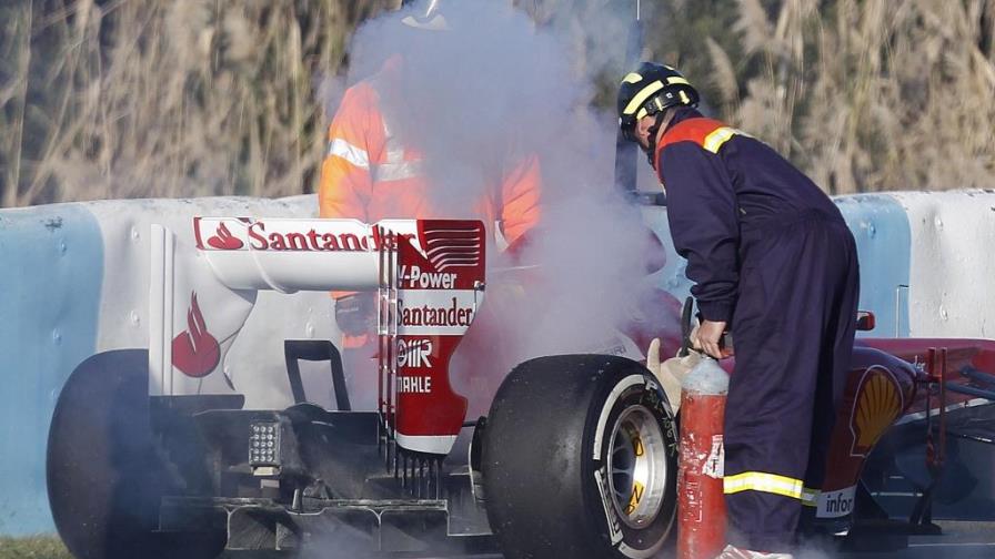 Ferrari de De la Rosa bota humo en Jerez