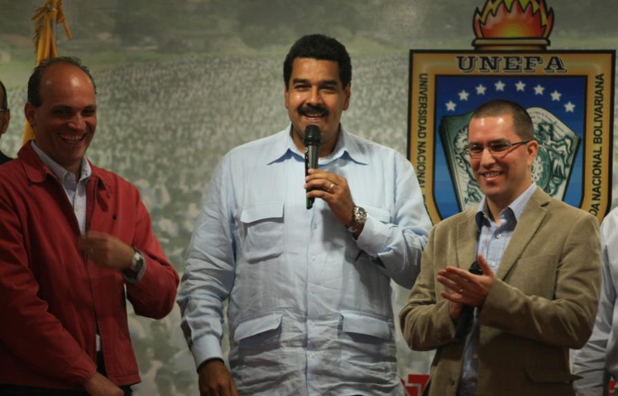Maduro dice que Chávez está al mando y pendiente de la economía