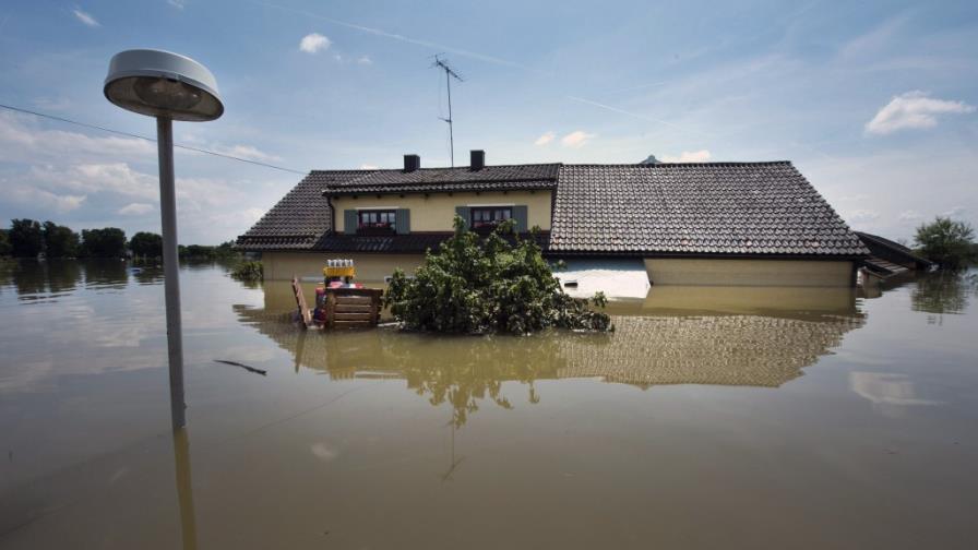 El caudal del Danubio llega a una altura récord a su paso por Budapest