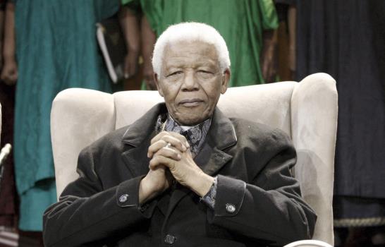 Sudáfrica en vilo por Mandela, hospitalizado en estado grave pero estable