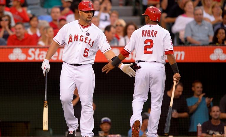 Pujols y Aybar conectan un hit en victoria de Anaheim