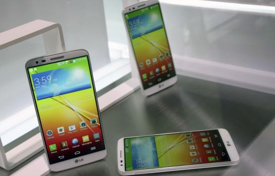 Nuevo móvil todo pantalla y sin botones laterales irrumpe en mercado mundial Nuevo móvil todo pantalla y sin botones laterales irrumpe en mercado mundial