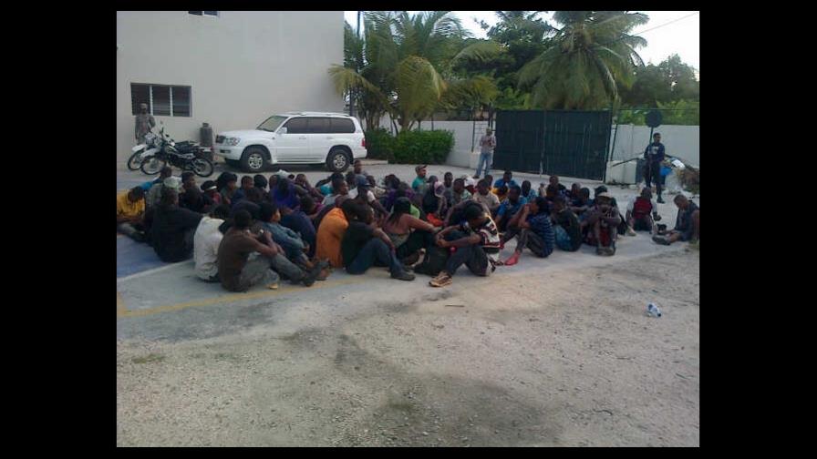 Marina de Guerra apresa a 23 personas que viajarían ilegalmente a Puerto Rico Marina de Guerra apresa a 23 personas que viajarían ilegalmente a Puerto Rico