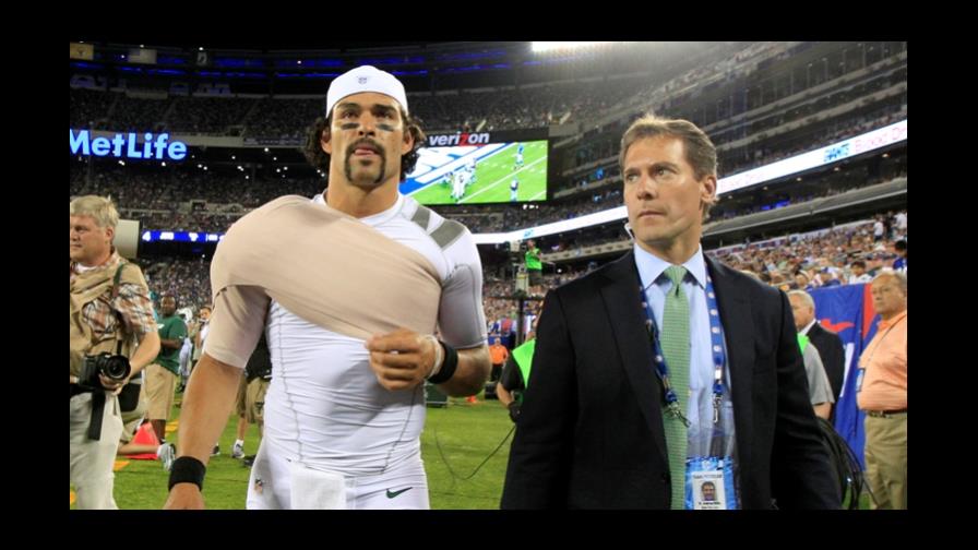 Gustavo Ayón abandona el partido de los Hawks por lesión