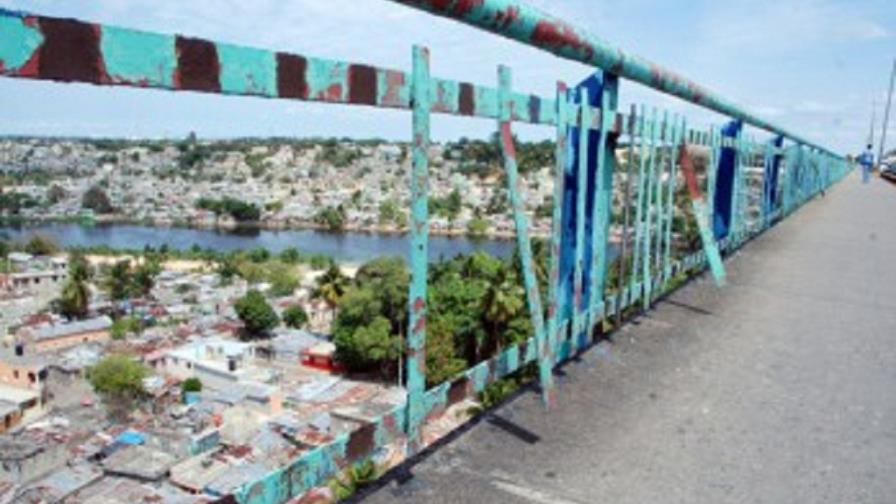 Cerrarán puente de la 17 esta noche por reparación