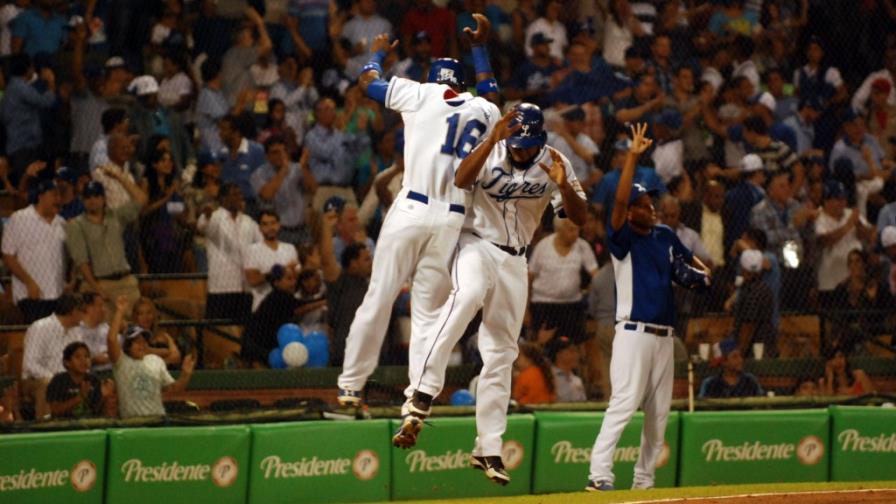 Los Tigres del Licey celebran el 106 aniversario con victoria 13 y dueños de la primera posición