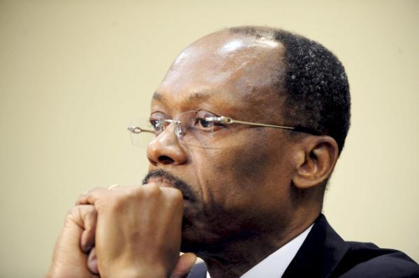 Expresidente haitiano Aristide, denunciado por estafa, declara en domicilio