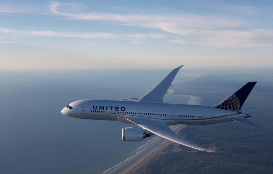 United Airlines lanza primer servicio internacional con su Dreamliner