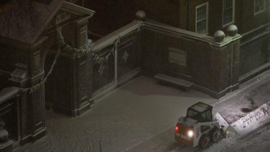Gran tormenta de nieve causa tres muertos a su paso por Canadá