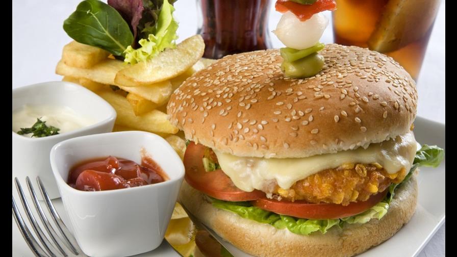 El Gobierno británico convoca a cadenas comerciales por escándalo de carne de caballo