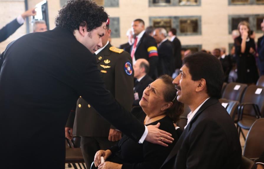 Dudamel dirige la orquesta en el funeral de Chávez