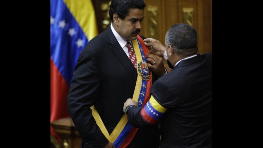 Nicolás Maduro jura como presidente encargado de Venezuela