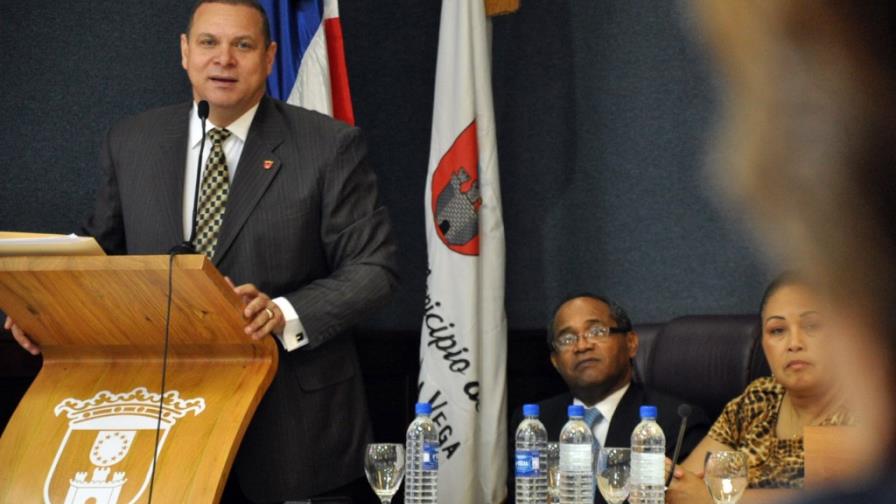 Cabildo de La Vega rechaza explotación de Loma Miranda Cabildo de La Vega rechaza explotación de Loma Miranda