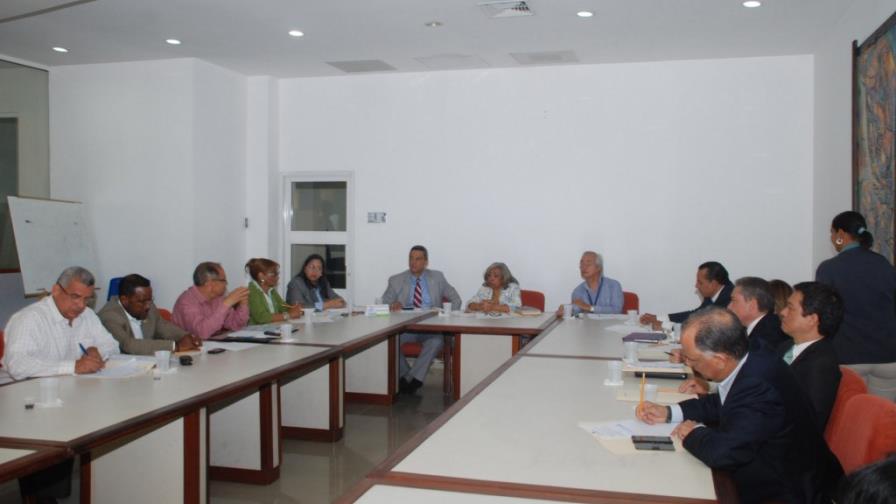 Ministra convocará segunda discusión salarial