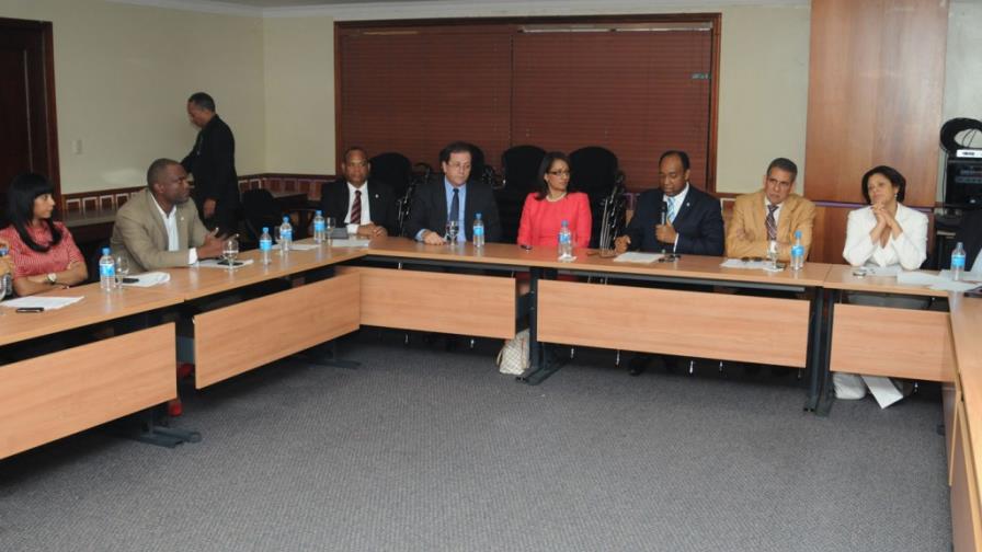 Primera fase del 911 entrará en diciembre, sólo para Santo Domingo Primera fase del 911 entrará en diciembre, sólo para Santo Domingo