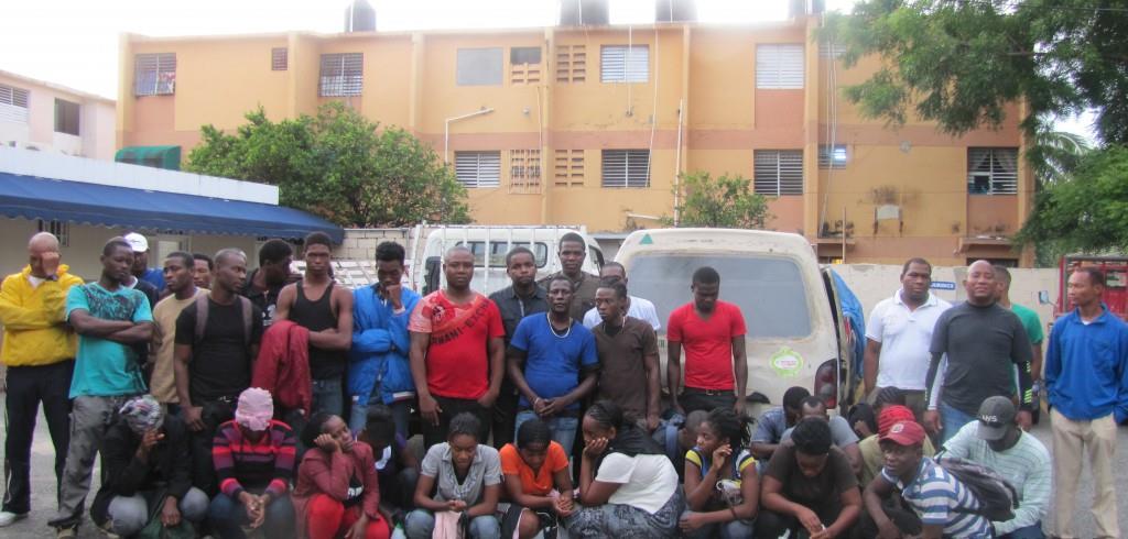 Detienen a seis dominicanos y 34 haitianos por viajes ilegales