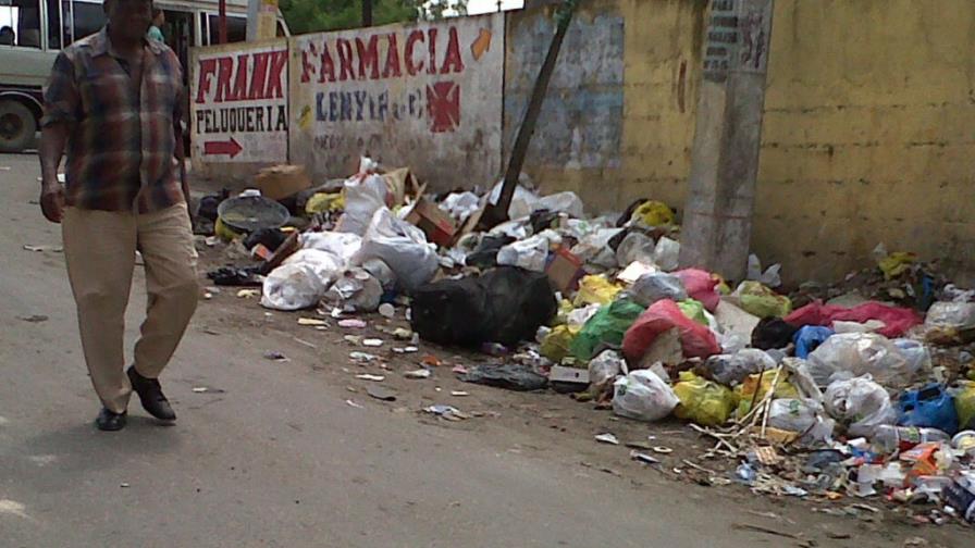 Los vertederos improvisados preocupan a los moradores en Santo Domingo Norte