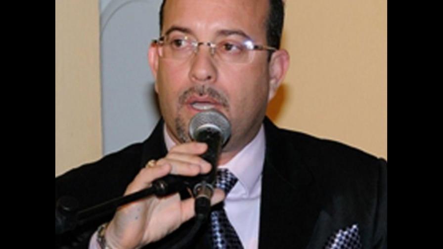 Plantean cambios de color y número de las placas