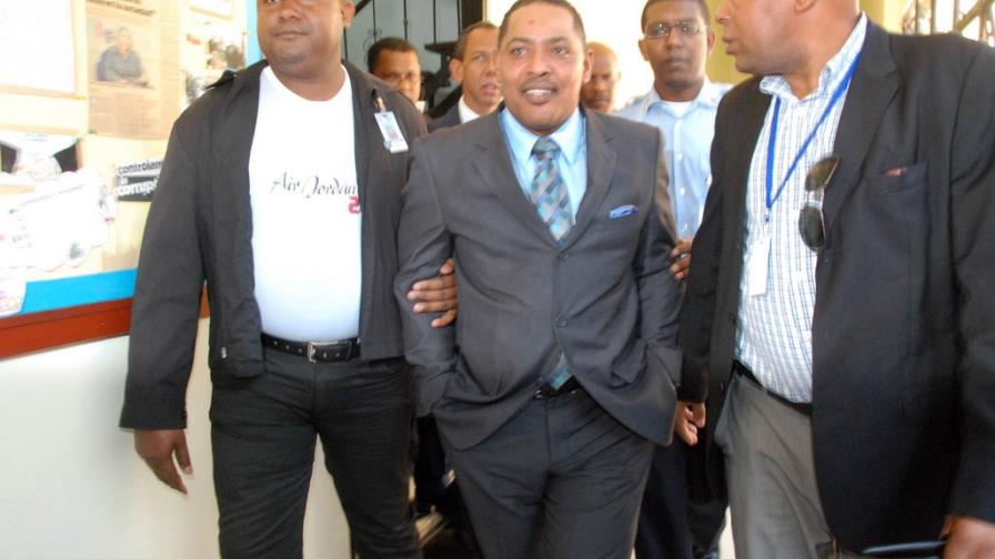 Apresan al ex alcalde de La Romana; conocerán medidas de coerción Apresan al ex alcalde de La Romana; conocerán medidas de coerción