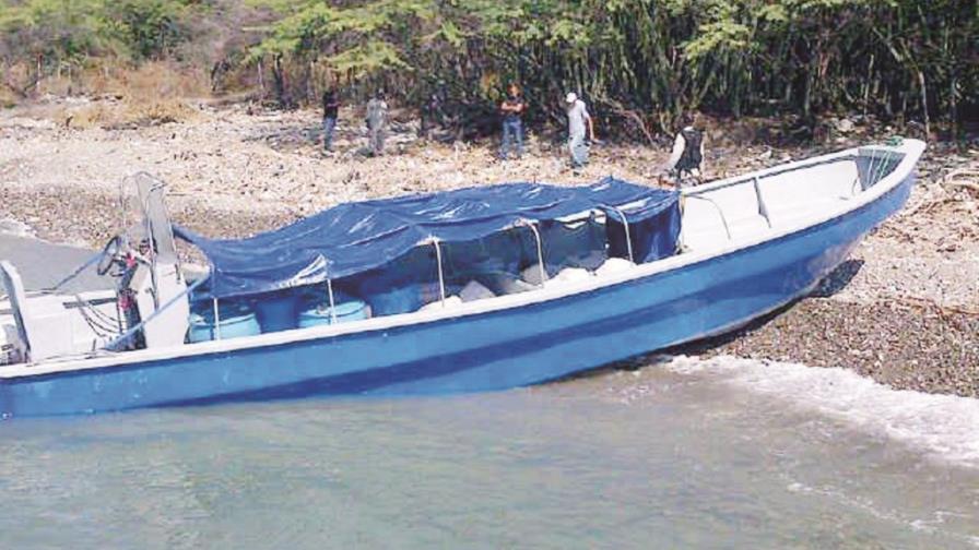 Detienen lancha con más de 1,500 kilos de cocaína Detienen lancha con más de 1,500 kilos de cocaína