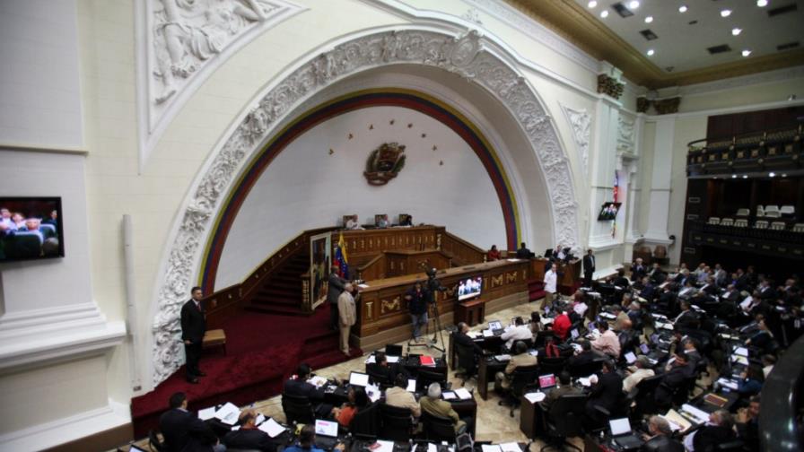 Supremo avala gobierno sin Chávez Supremo avala gobierno sin Chávez