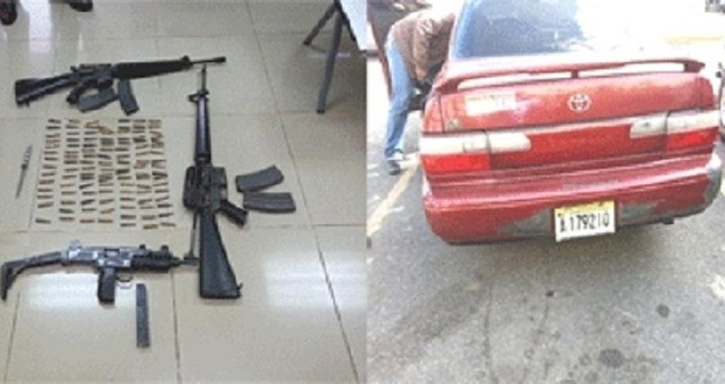 La Policía ocupa dos fusiles M-16 y una Uzi; apresa a un hombre en Villa Duarte