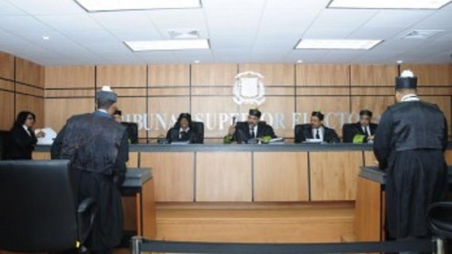 El TSE desestima la petición de amparo de Hipólito Mejía El TSE desestima la petición de amparo de Hipólito Mejía