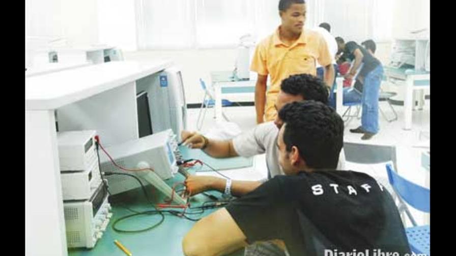 Incorporan 1,091 nuevos servidores públicos a la Carrera Administrativa