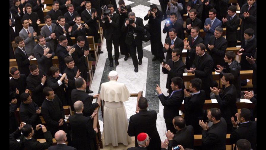 El Papa le pide a lo feligreses que no se desalienten ante las dificultades