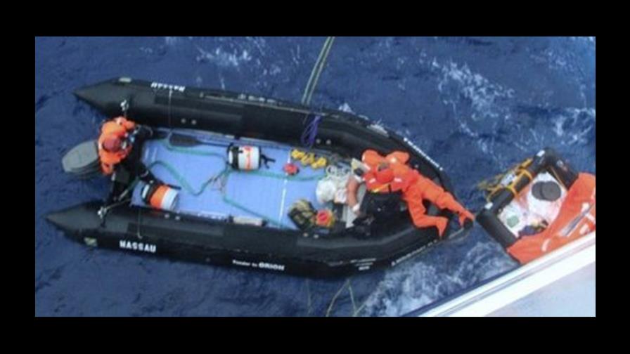 Cinco muertos y tres heridos al caer al mar un bote de un crucero en Canarias