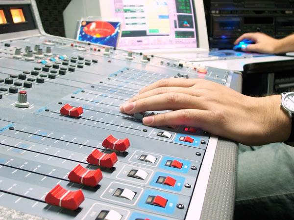 Indotel exhorta dar el salto de la radio análoga a la digital