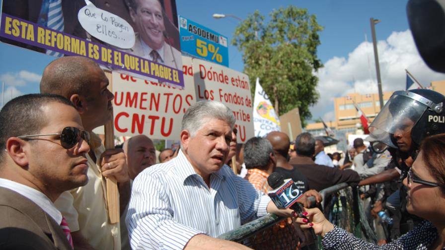Eduardo Estrella: Estado pierde RD$550 millones semanales por contrato con la Barrick Eduardo Estrella: Estado pierde RD$550 millones semanales por contrato con la Barrick