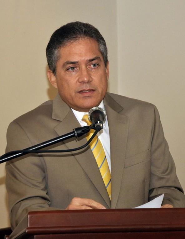 Ernesto Martínez cita trabas que afectan el desarrollo económico