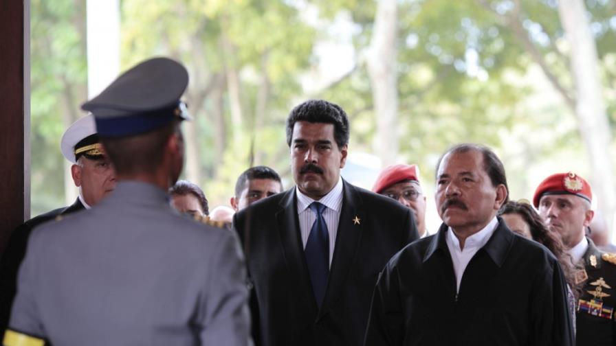 El velatorio de Chávez comparte protagonismo con los preparativos electorales