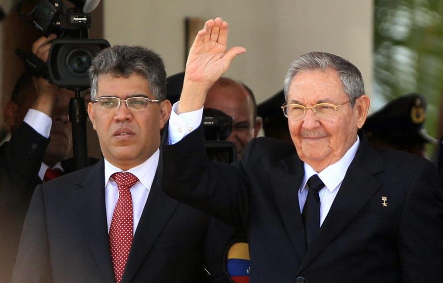 Raúl Castro confía en el éxito de Maduro para continuar gran obra de Chávez