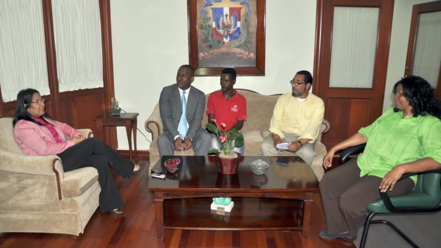 Ministra de Trabajo confía en justicia dominicana respecto a caso trabajadores haitianos