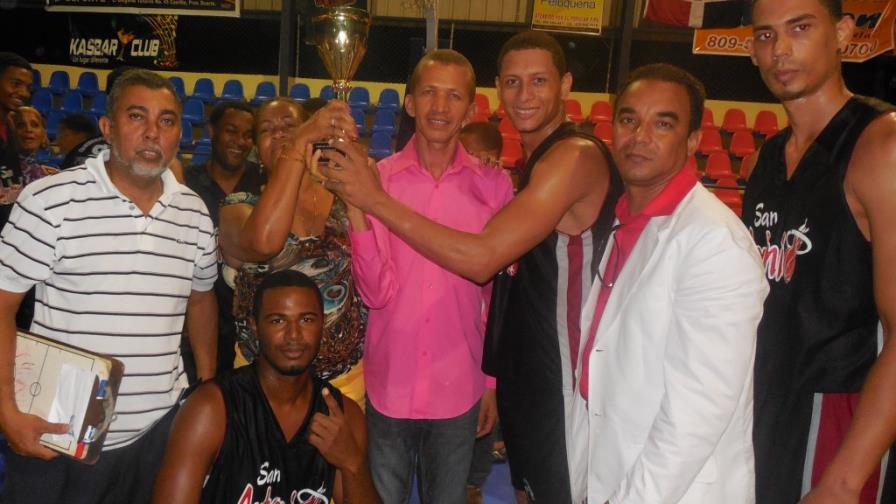 San Antonio gana baloncesto superior barrial