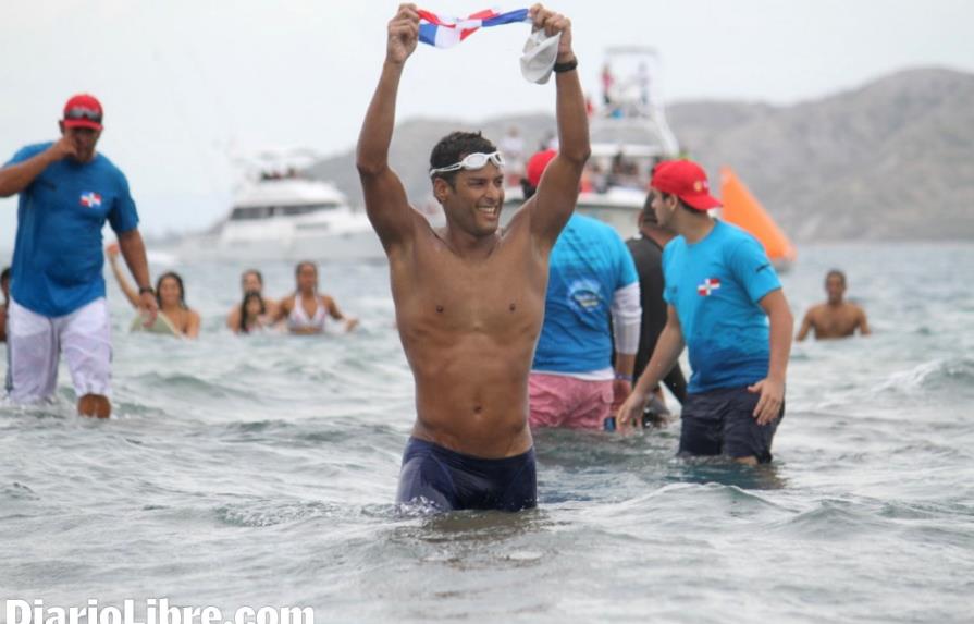 Marcos Díaz dijo adiós con un nado de 22 kilómetros