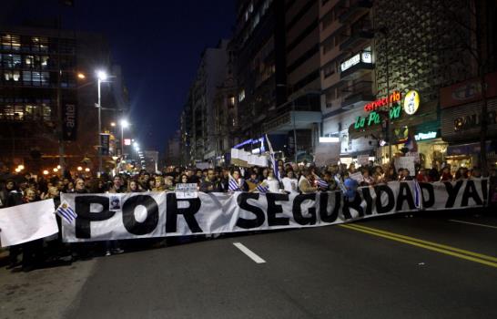 Uruguayos marchan contra la inseguridad y la falta de respuesta del Gobierno