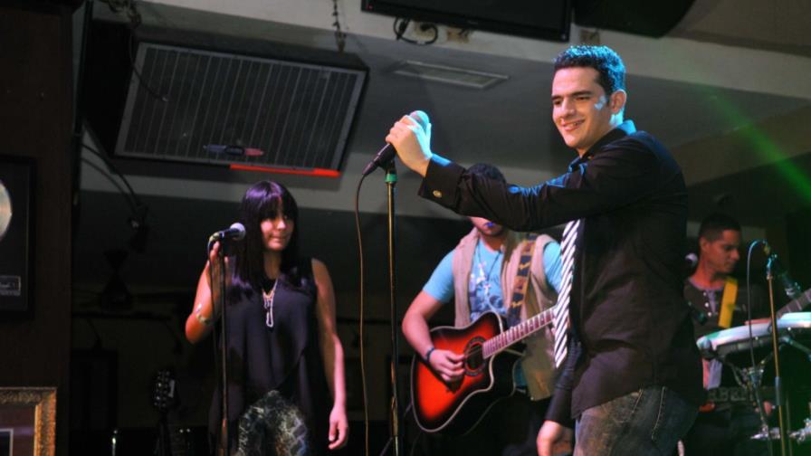 Manuel Enrique sale airoso en Hard Rock Café