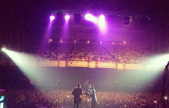 Humor y música le ponen el color a una noche fría en el Alto Manhattan