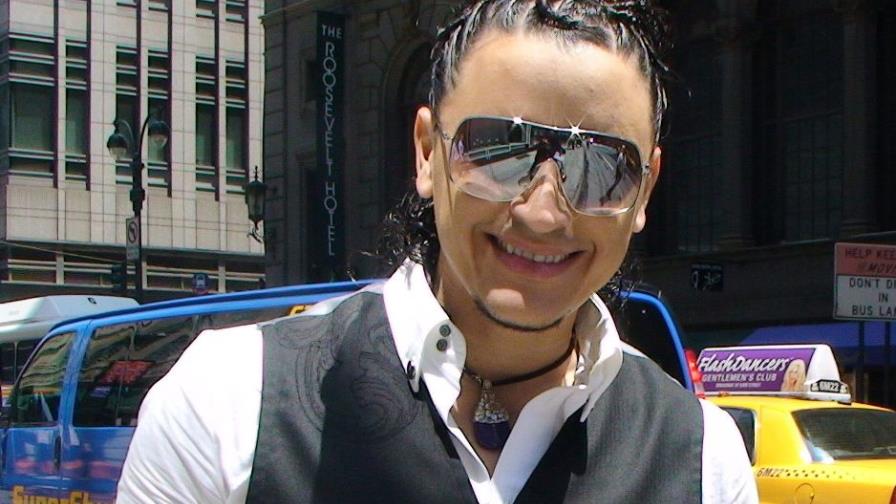 El merenguero Elvis Crespo lanza One Flag, su décimo álbum de estudio